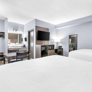 Quadruple Room with Two Queen Beds - Non Smoking
