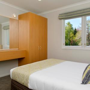 Two-Bedroom Apartment with Lake View