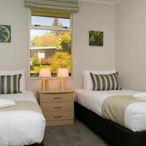 Three-Bedroom Apartment with Lake View