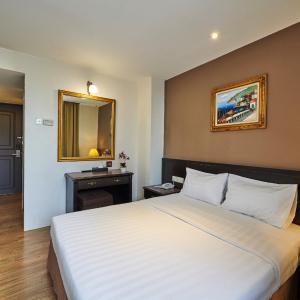 Deluxe Queen Room