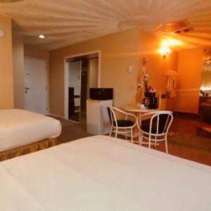 Suite with Living Room & Spa Bath - Non Smoking