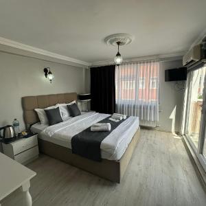 Deluxe Double Room with Balcony and Sea View