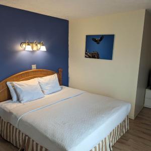 Deluxe King Room with Balcony