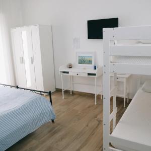 Deluxe Room (2 Adults + 1 Child)