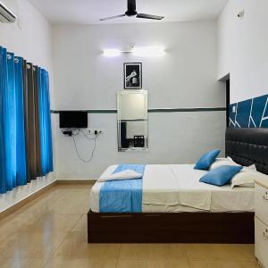 Deluxe Double Room (2 Adults + 1 Child)