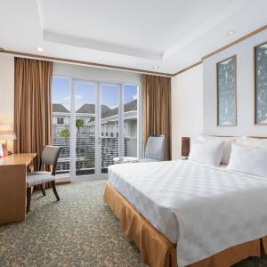 Double Room with Pool View