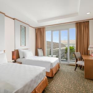 Twin Room with Pool View