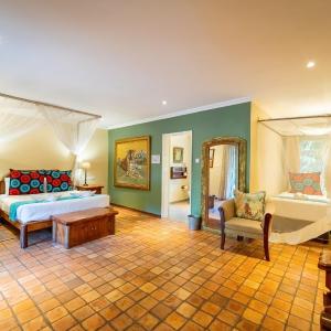 Classic Triple Suite