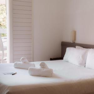 Double Room with Terrace - Courtyard View