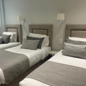 Large Family Room (5 Adults)