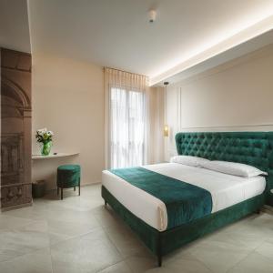 Deluxe Double Room with Side Sea View