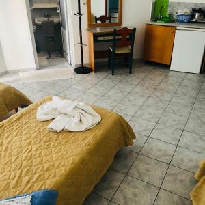Studio (3 Adults)
