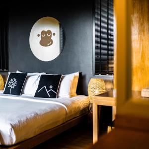 Studio Deluxe Free Kayak, Paddle Board and Playground
