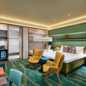 Quadruple Room with Private Bathroom