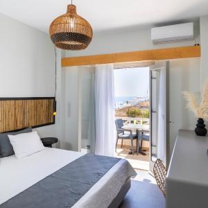 Deluxe Double Room with Side Sea View