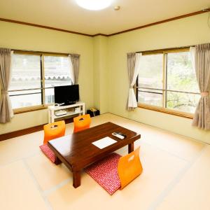 Japanese-Style Triple Room with Shared Bathroom