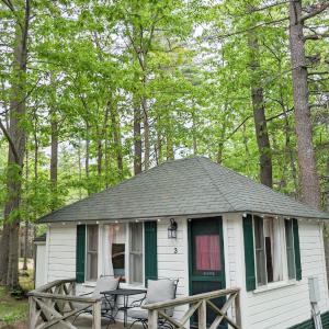 One Bedroom Cabin with Living Room, Kitchen & Small Patio 