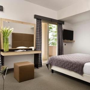 Junior Suite with Pool View and Spa access