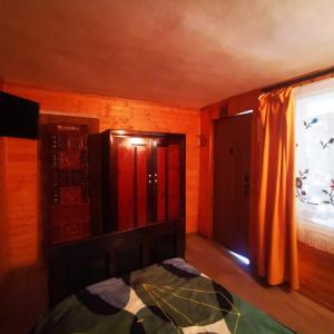 Single Room with Shared Bathroom