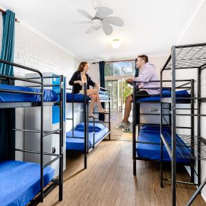 Bed in 6-Bed Mixed Dormitory Room with Private Bathroom (ages 18-40 years only)