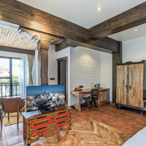 Suite with Pool View