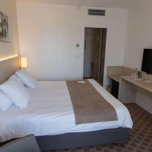 Comfort Queen Room