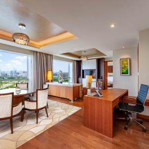 One-Bedroom Suite - Lounge Access