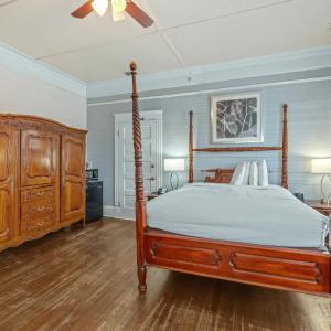 Queen Room - Accessible/Nonsmoking