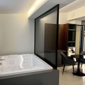 Superior King Suite with Jacuzzi and Balcony - Non-Smoking
