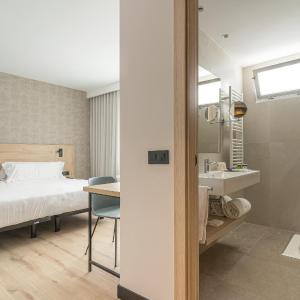 Interior Queen Double Bed Room