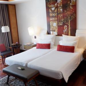 Deluxe Balcony Hollywood Twin bed