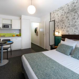 Studio with Double Bed (2 Adults)