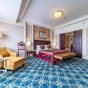 Superior King Deluxe Suite - Non-Smoking