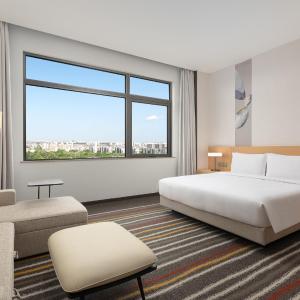 Deluxe King Room -with sofa-bed