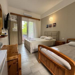 Studio (3 Adults)