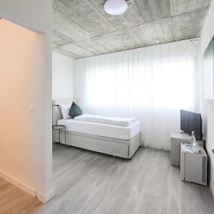 Single Room with Shared Bathroom