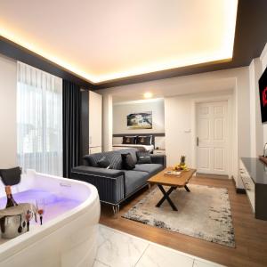 Suite with Spa Bath