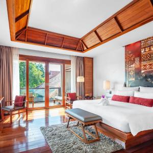 Deluxe Balcony King Size bed