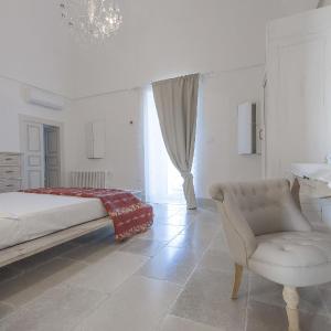 One-Bedroom House with Balcony