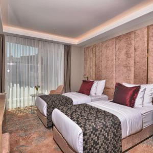 Superior Twin Room with Balcony and View