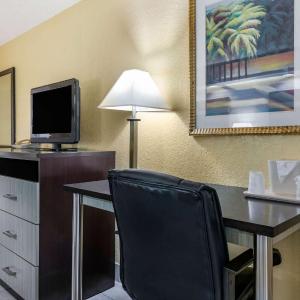 Queen Room with Two Queen Beds - Non-Smoking/Ground Floor