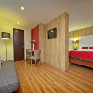 Queen Suite with Two Queen Beds - Non-Smoking