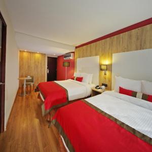 Queen Room with Two Queen Beds - Non-Smoking