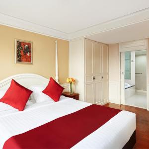 One-Bedroom Balcony Suite