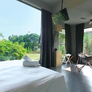 Suite with Garden View