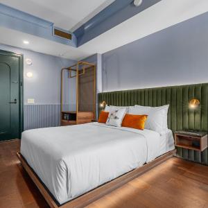 Queen Room with Balcony