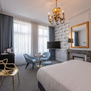 "Savary de Mauléon" Suite