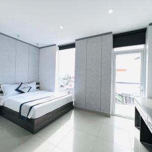King Room with Balcony