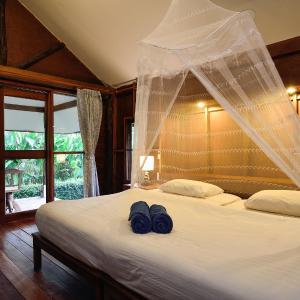 Garden View Bungalow with Air-condition