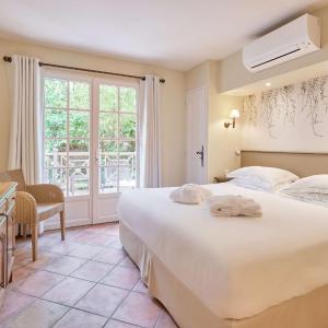 Comfort Room with an exterior
